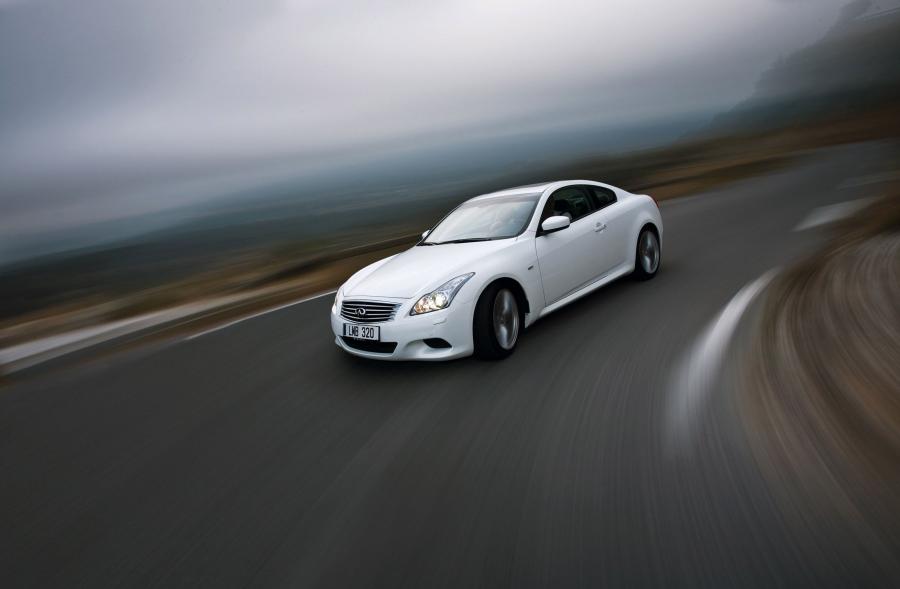  Infiniti G37 Coupe 2009 года  (фото 11 из 51)